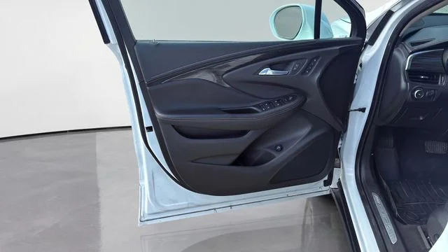 Used 2017 White Buick Essence image 12
