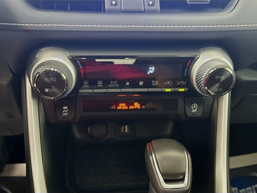 Used 2025 Wind Chill Pearl Toyota XLE Premium image 15