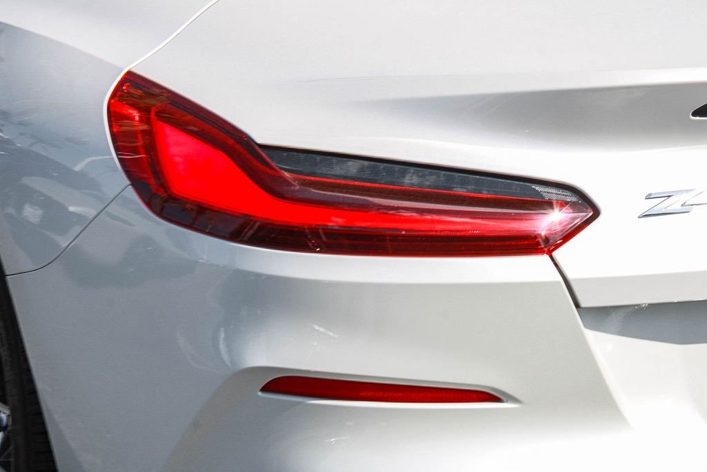 Used 2022 White BMW sDrive30i image 7