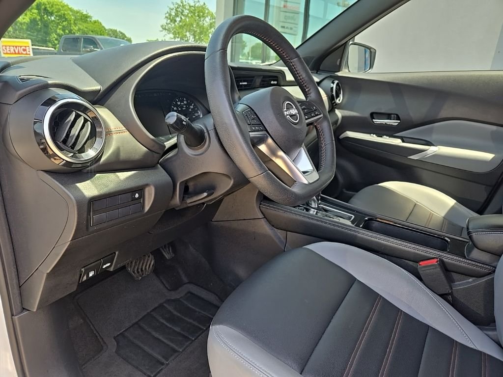 Used 2024 White Nissan SR image 36