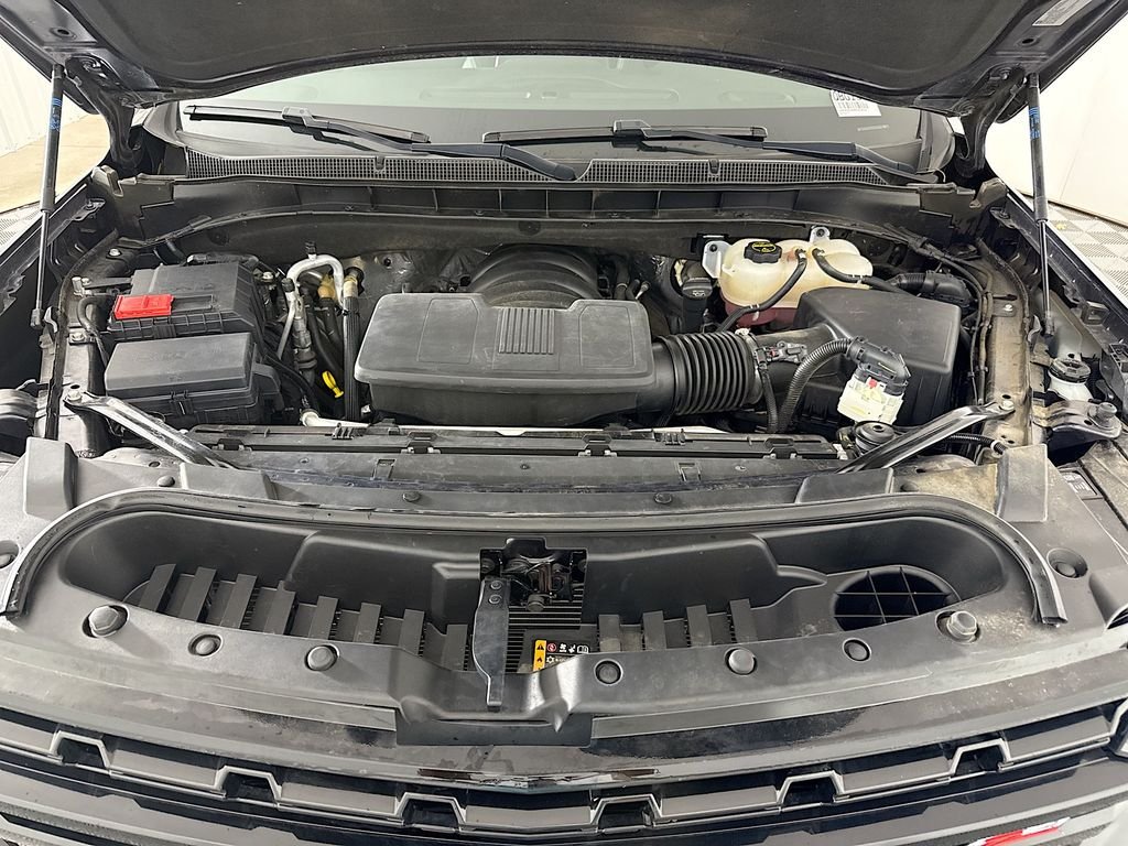 Used 2024 Gray Chevrolet Z71 image 31