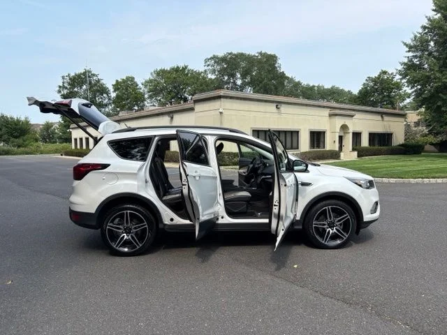 Used 2019 White Platinum Clearcoat Metallic Ford SEL image 33