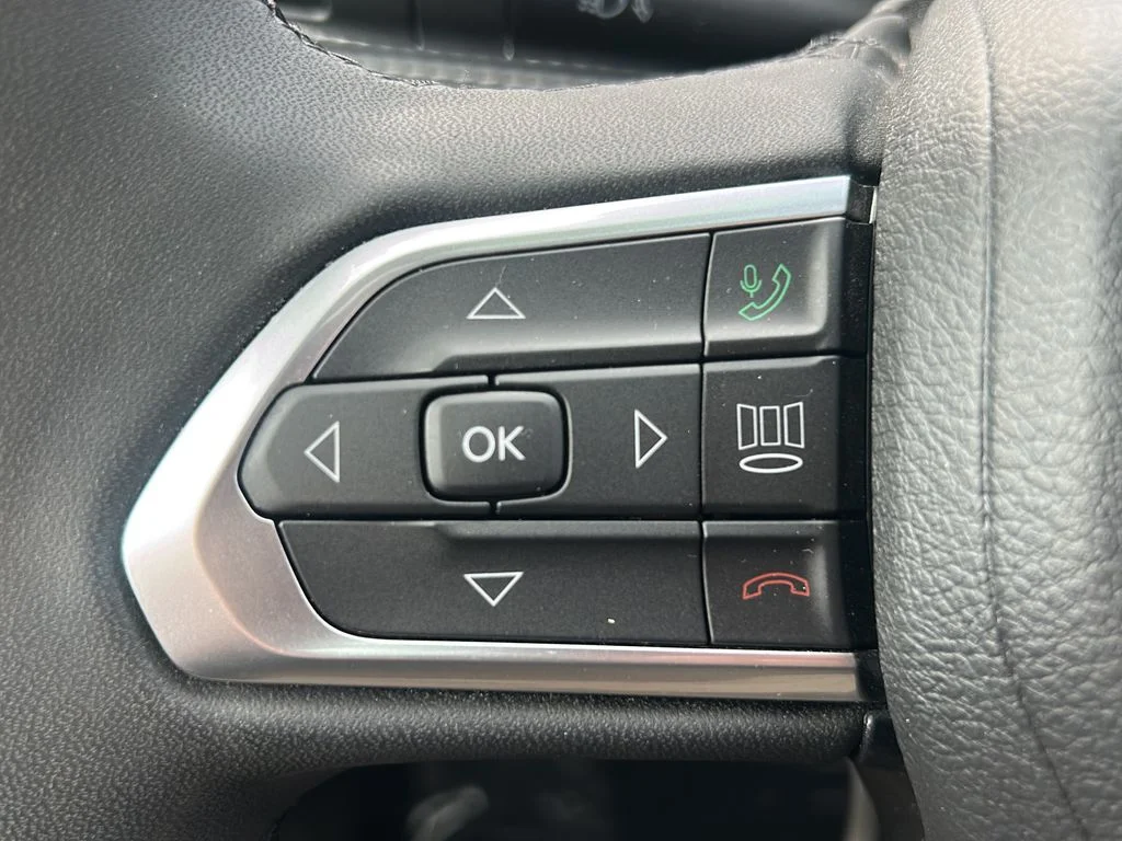 Used 2023 White Jeep Limited image 17