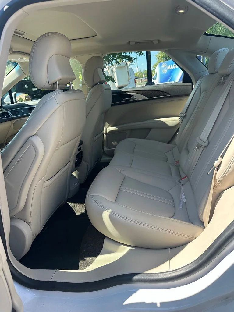 Used 2019 White Lincoln Reserve image 9