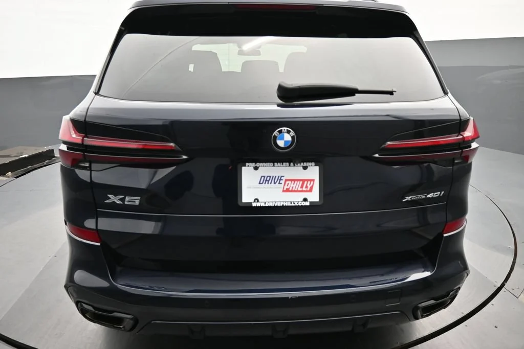 Used 2024 Black BMW xDrive40i image 7