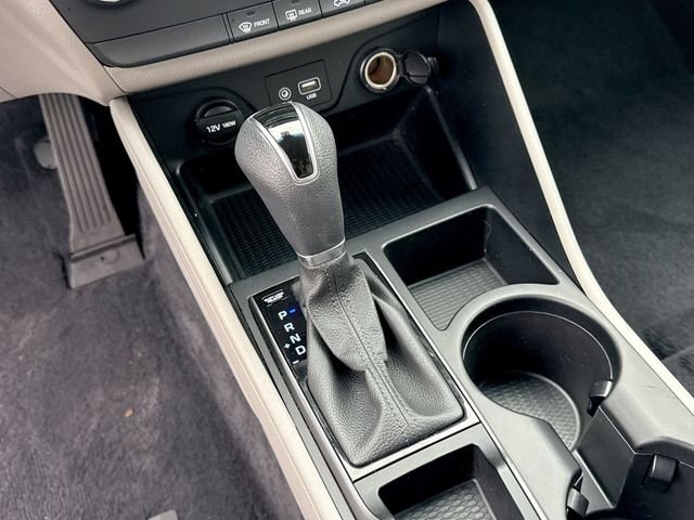 Used 2017 White Hyundai SE image 19