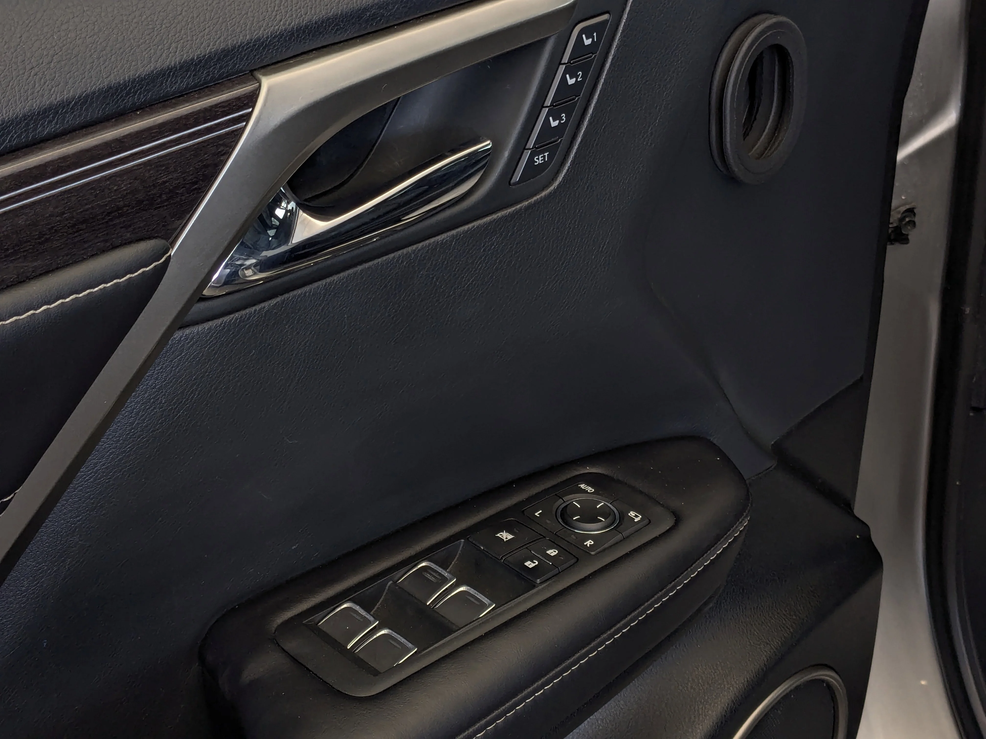 Used 2020 Silver Lexus RX 350 - 8 Touchscreen - Leather - Sunroof - image 13