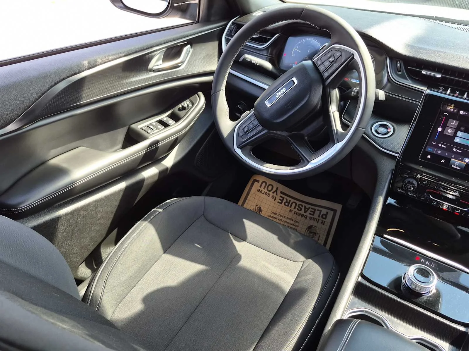 Used 2024 Silver Zynith Jeep Laredo X image 15