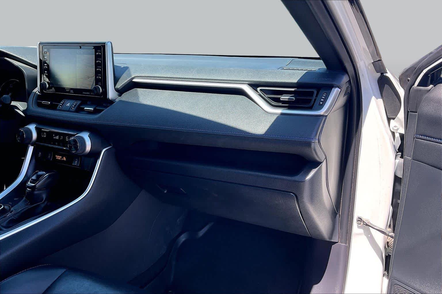 Used 2019 Blizzard Pearl w/Black Roof Toyota Hybrid XSE image 19