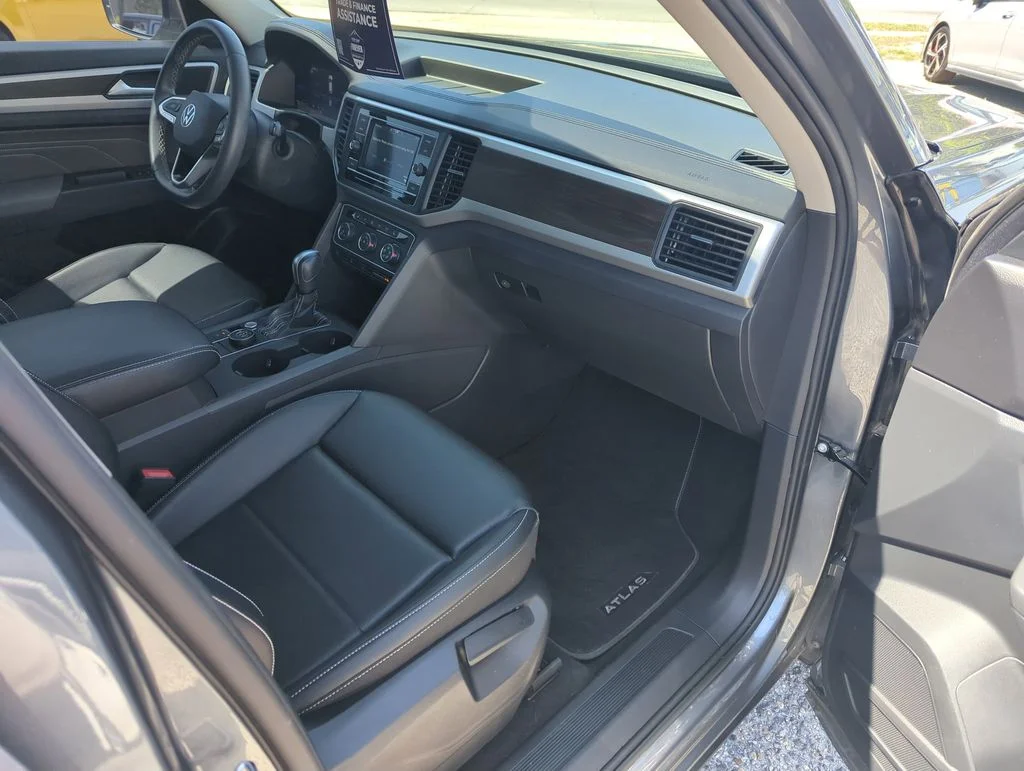 Used 2023  Volkswagen 2.0T SE image 35