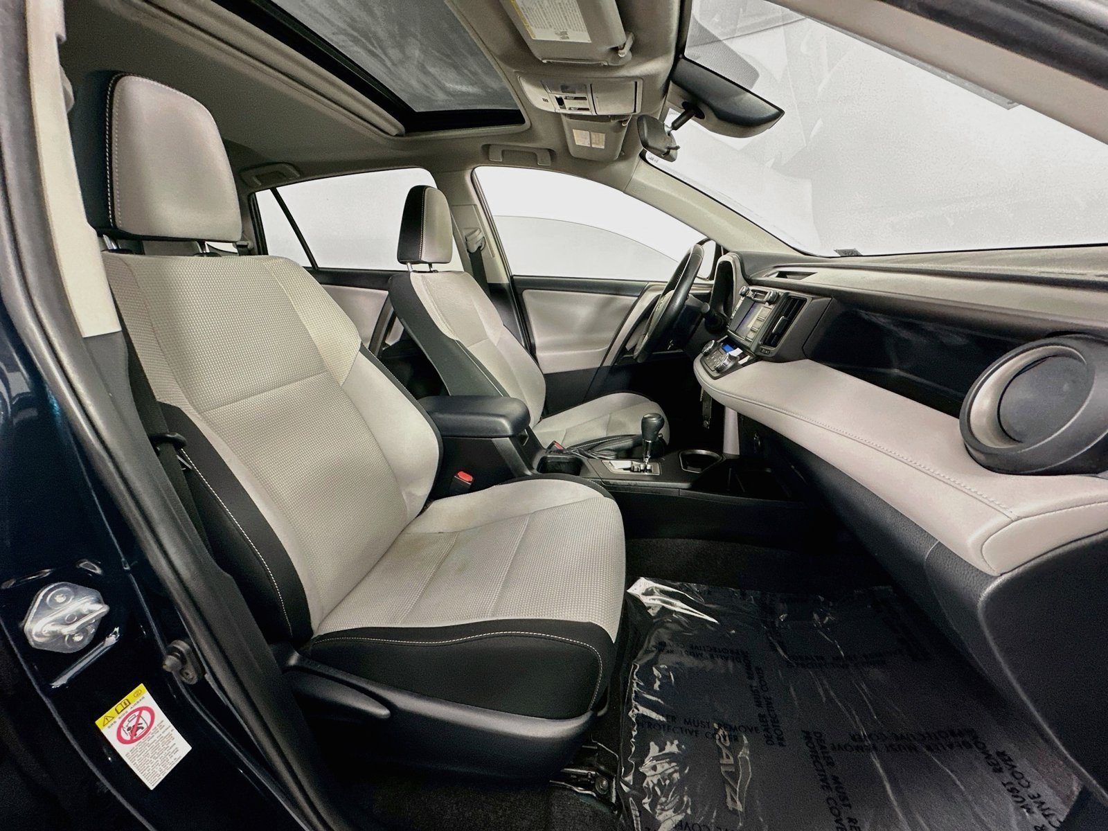 Used 2018 Galactic Aqua Mica Toyota XLE image 26