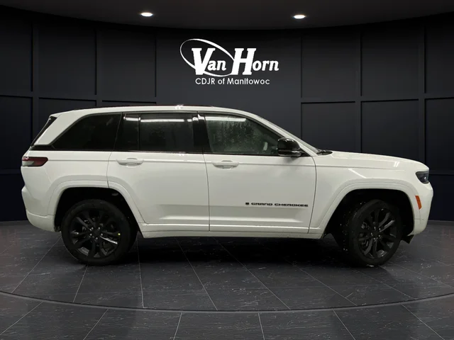 New 2026 Bright White Clear-Coat Exterior Paint Jeep Limited image 2