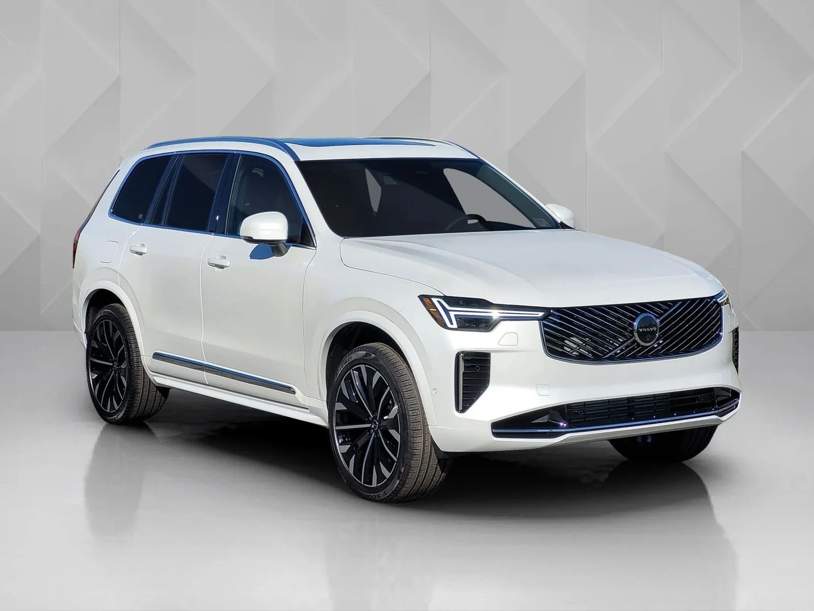 New 2026 White Volvo T8 Plus image 8