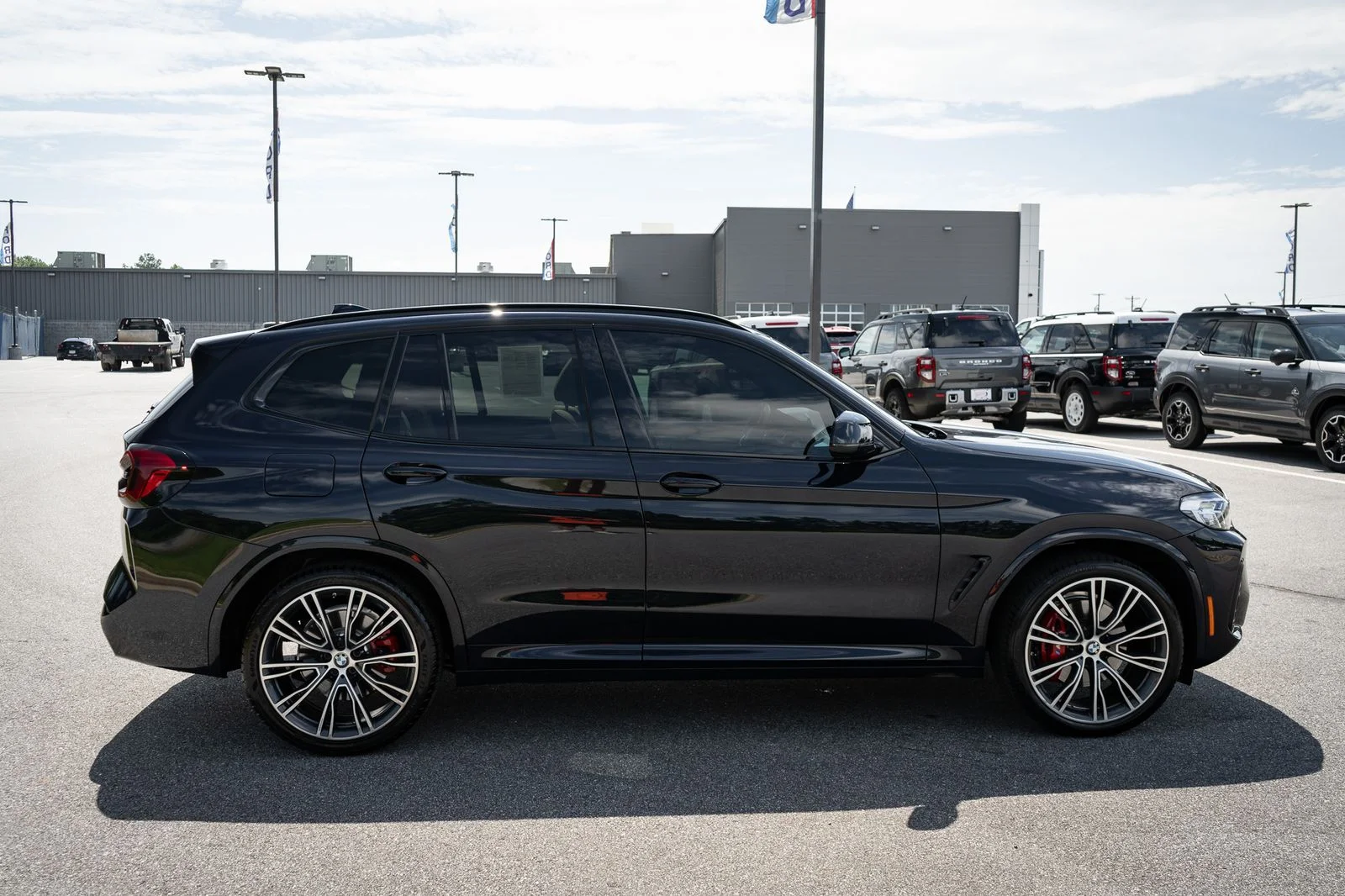 Used 2022 Black BMW xDrive30i image 11