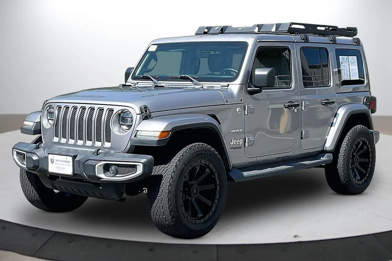Certified Used 2018 Silver Jeep Sahara image 4