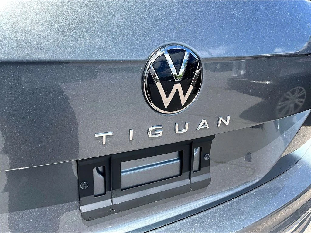 Used 2024 Gray Volkswagen 2.0T SE image 27