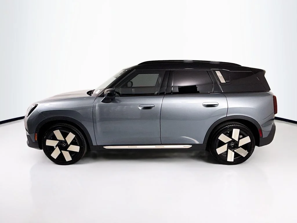 New 2027 Smokey Green Metallic MINI Iconic image 8
