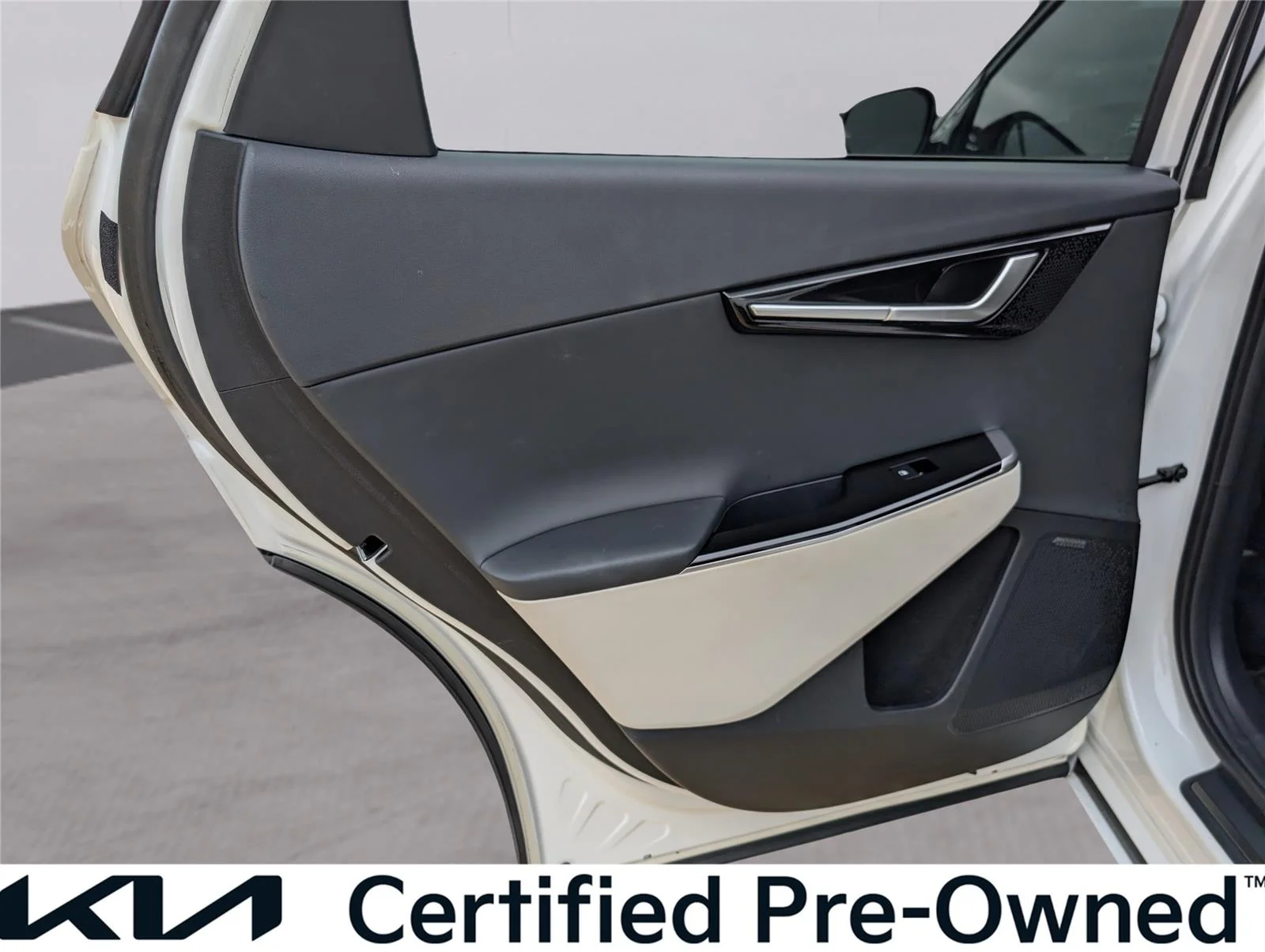 Used 2022 Snow White Pearl Kia GT-Line image 15