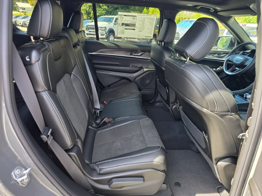 New 2027 Gray Jeep Laredo Altitude image 27