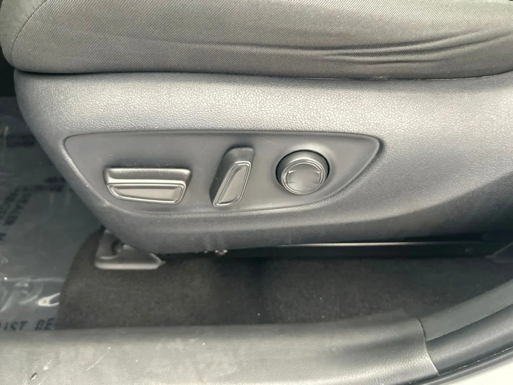 Used 2025 White Toyota XLE image 37