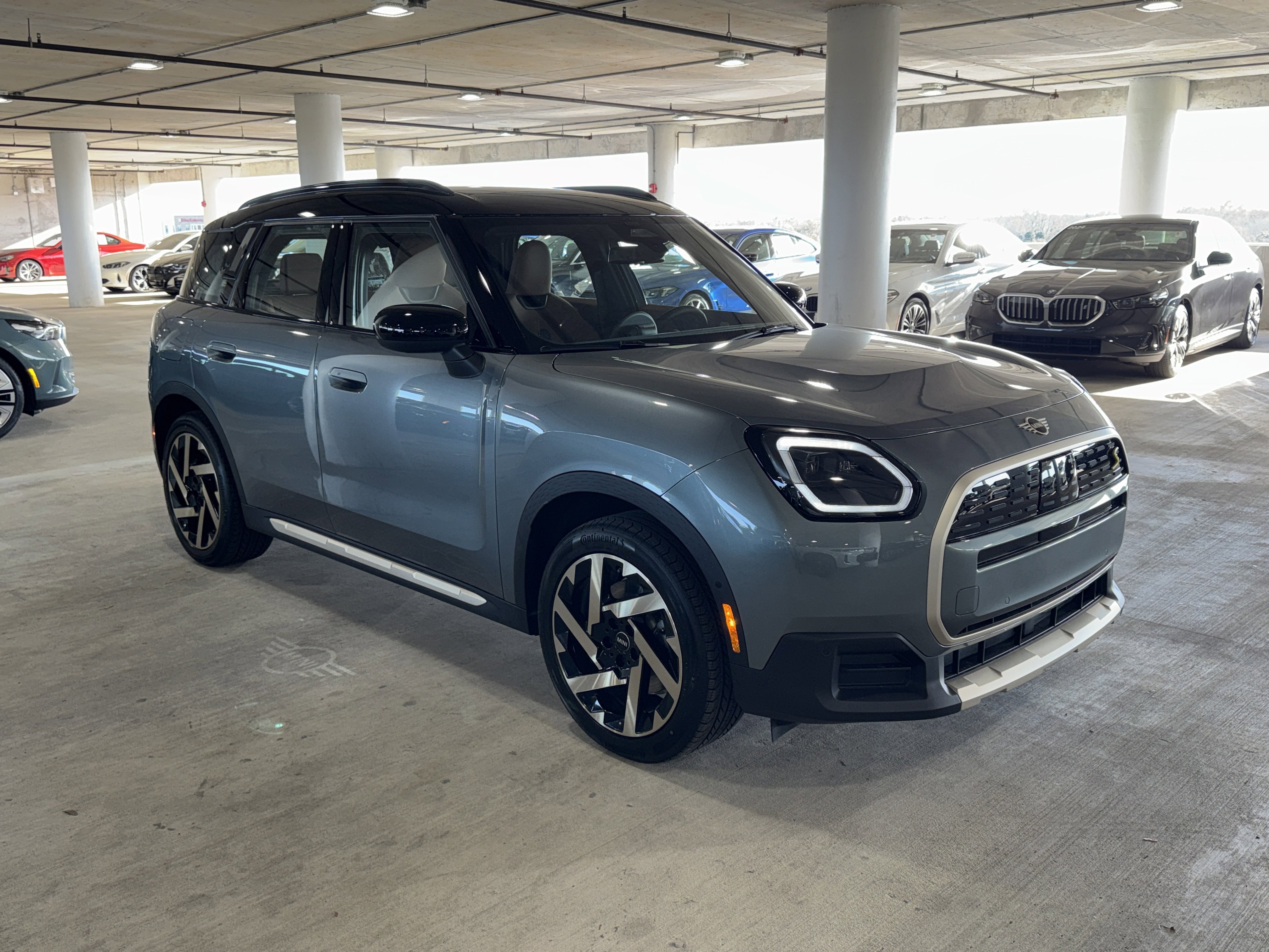 New 2026 Green Metallic MINI SE image 1