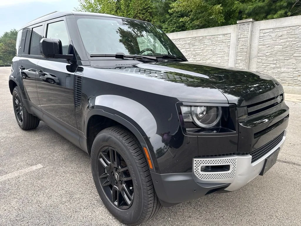 Used 2023 Black Land Rover S image 6