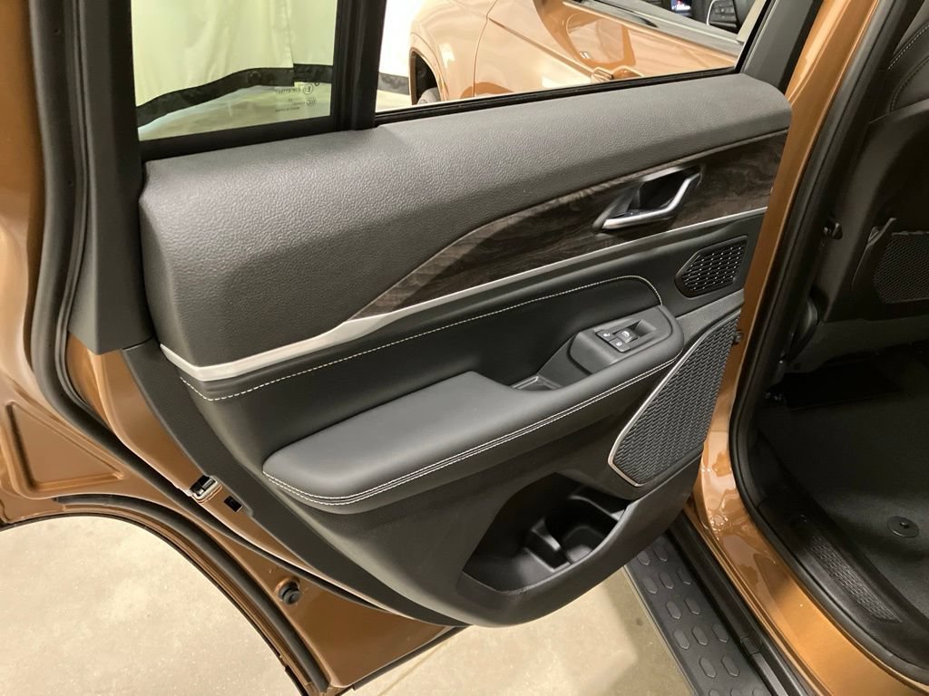 New 2026 Copper Shino Metallic Clear-Coat Exterior Paint Jeep Limited Reserve image 15