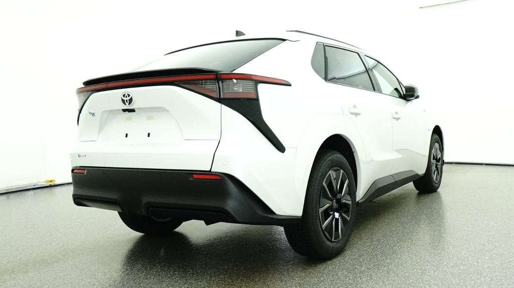 New 2027 Wind Chill Pearl Toyota XLE image 21