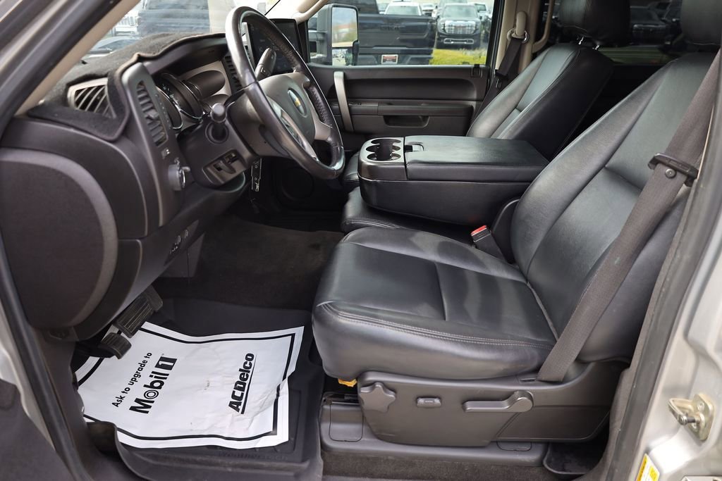 Used 2011 Sheer Silver Metallic Chevrolet LT image 11
