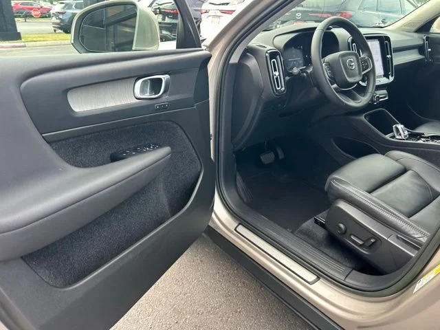 2023 Volvo XC40 Plus - Photo 26