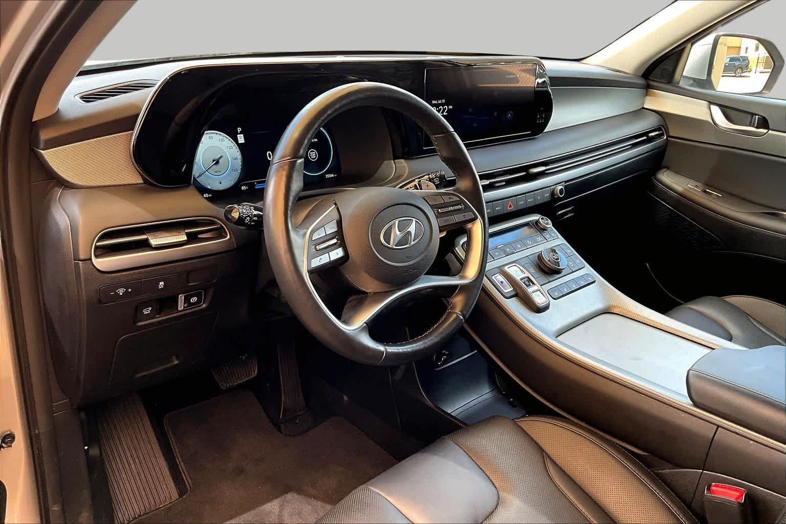 Used 2025 Typhoon Silver Hyundai SEL Premium 7P image 17