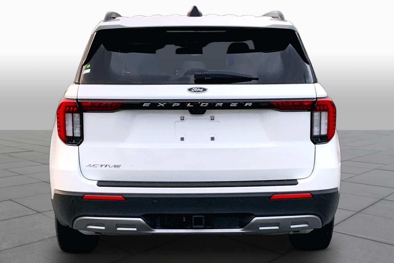 Used 2025 Star White Metallic Tri-Coat Ford Active image 5