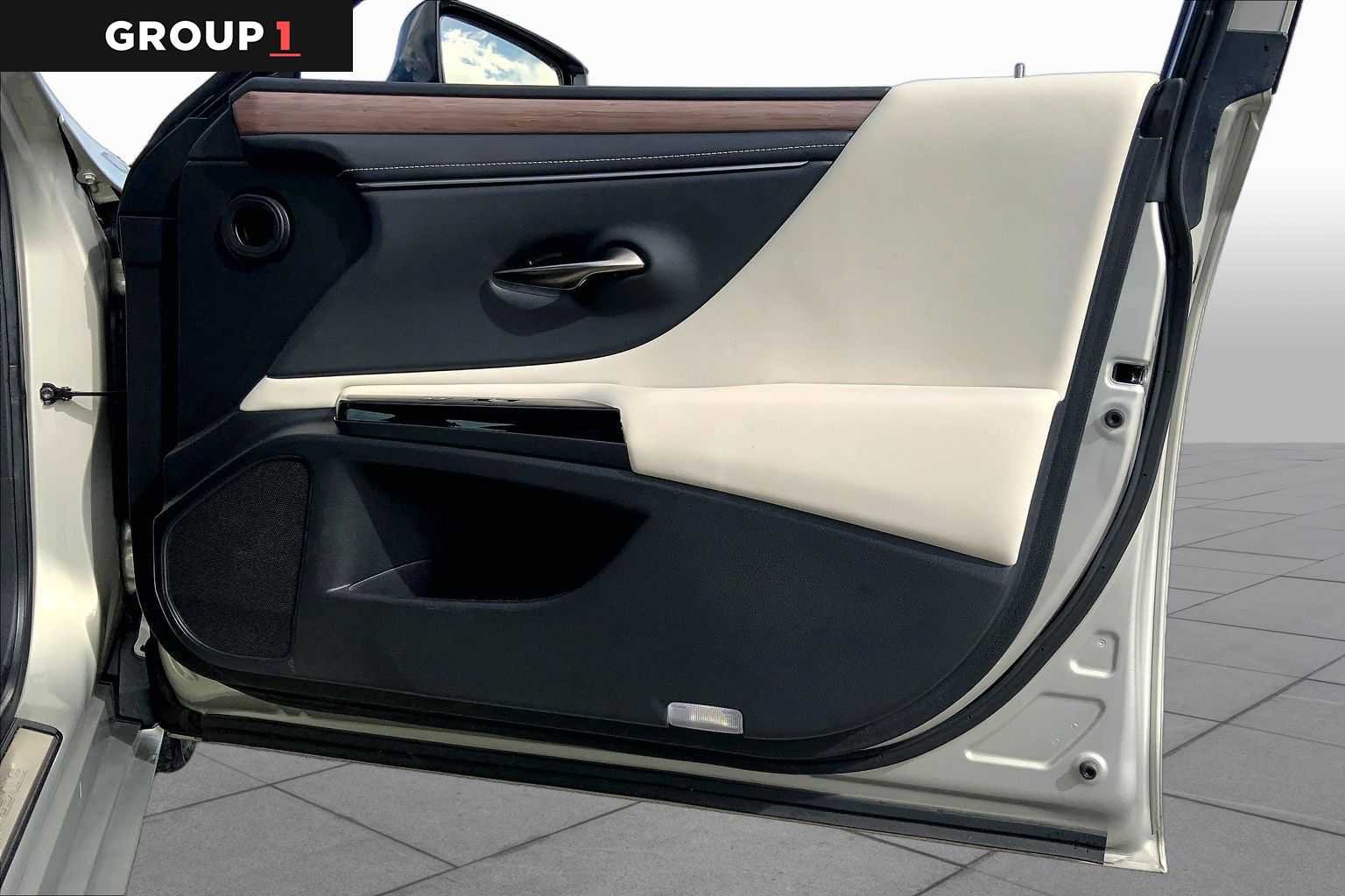 Certified Used 2024 MOONBEAM BEIGE MET. Lexus  image 22