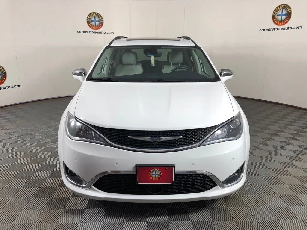 Used 2018 Bright White Clearcoat Chrysler Limited image 15