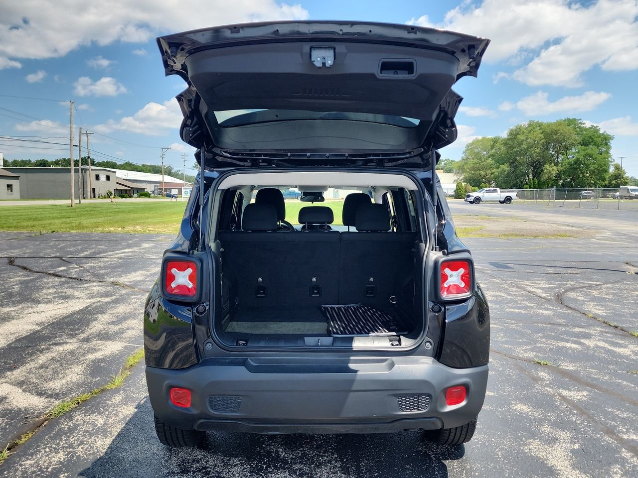 Used 2023 Black Clearcoat Jeep Latitude image 23