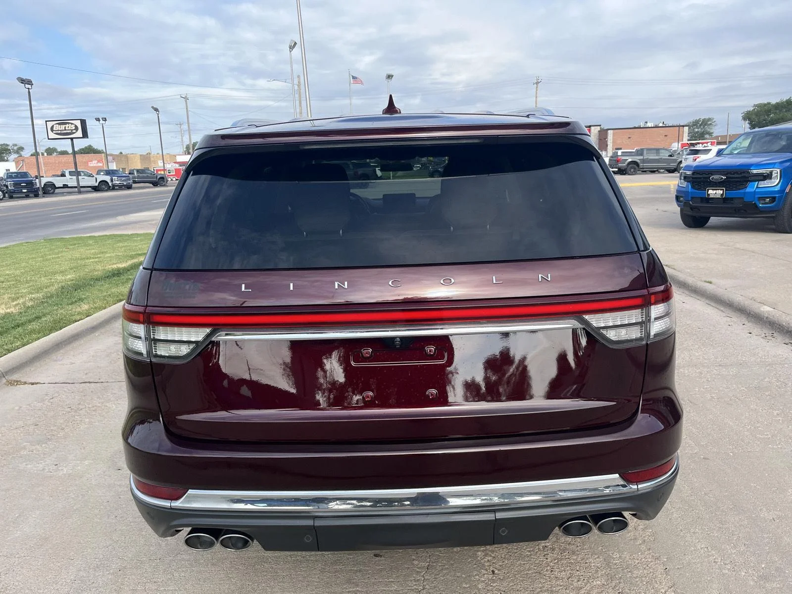 Used 2020 Red Lincoln Reserve image 7