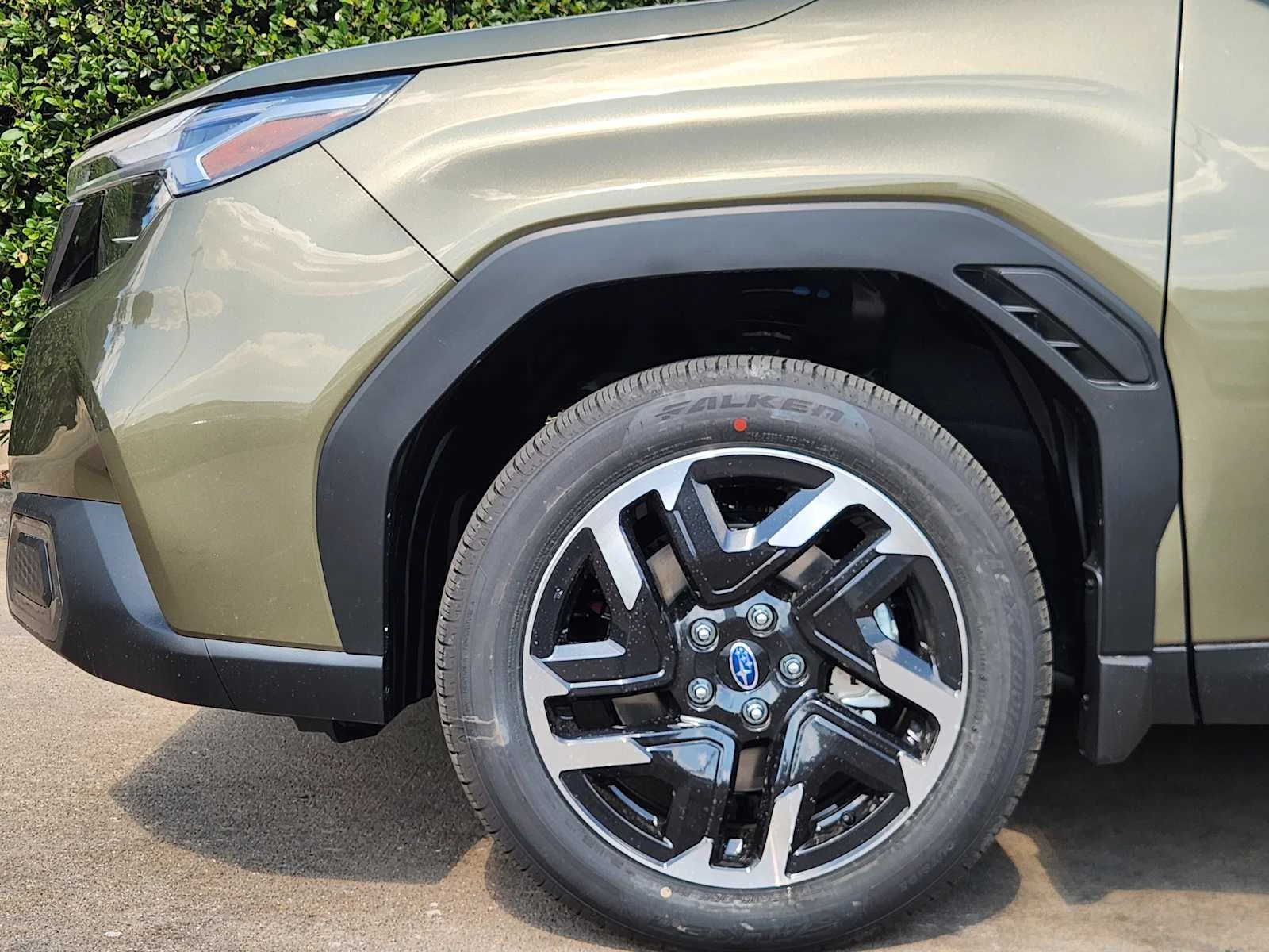 New 2026 AUTUMN GREEN METALLIC Subaru Limited image 6