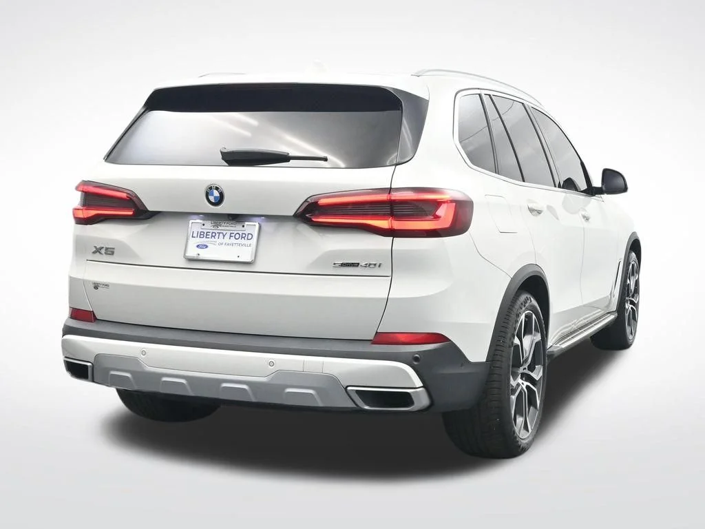Used 2022 White BMW sDrive40i image 7