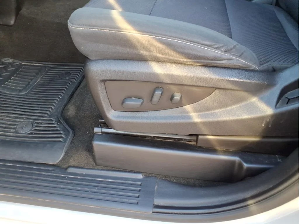 Used 2017 Silver GMC SLE image 13
