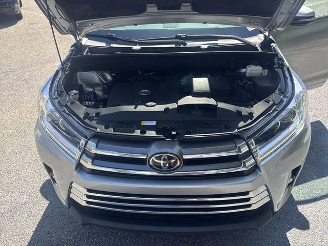 Used 2019 Silver Toyota Limited image 33