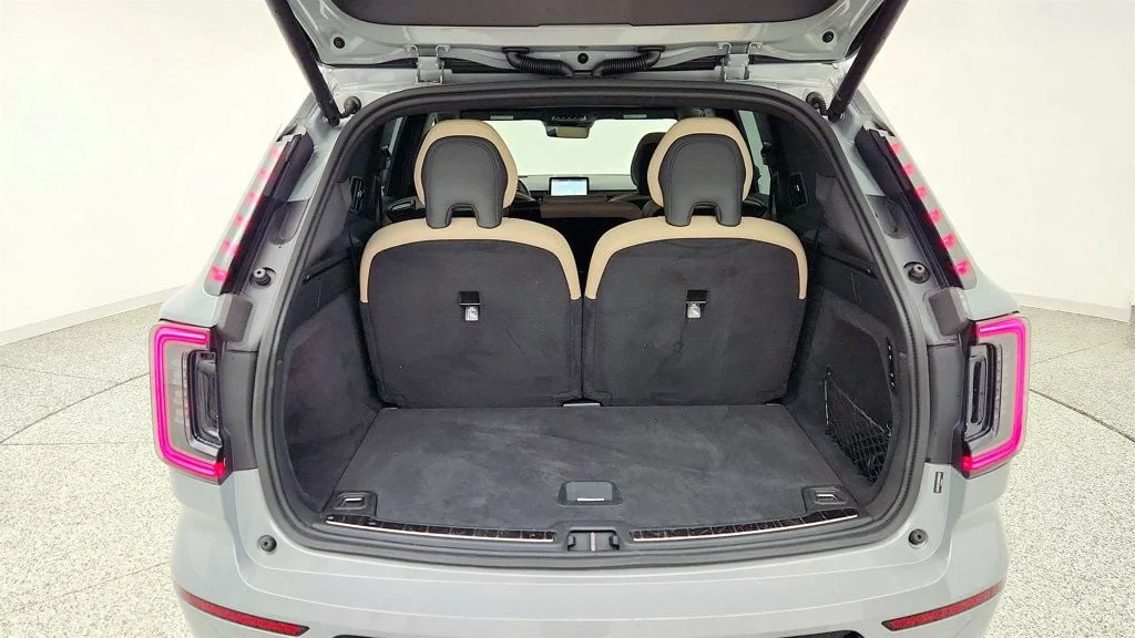 Used 2025 Vapour Grey Metallic Volvo Twin Motor Ultra 7-Seater image 20