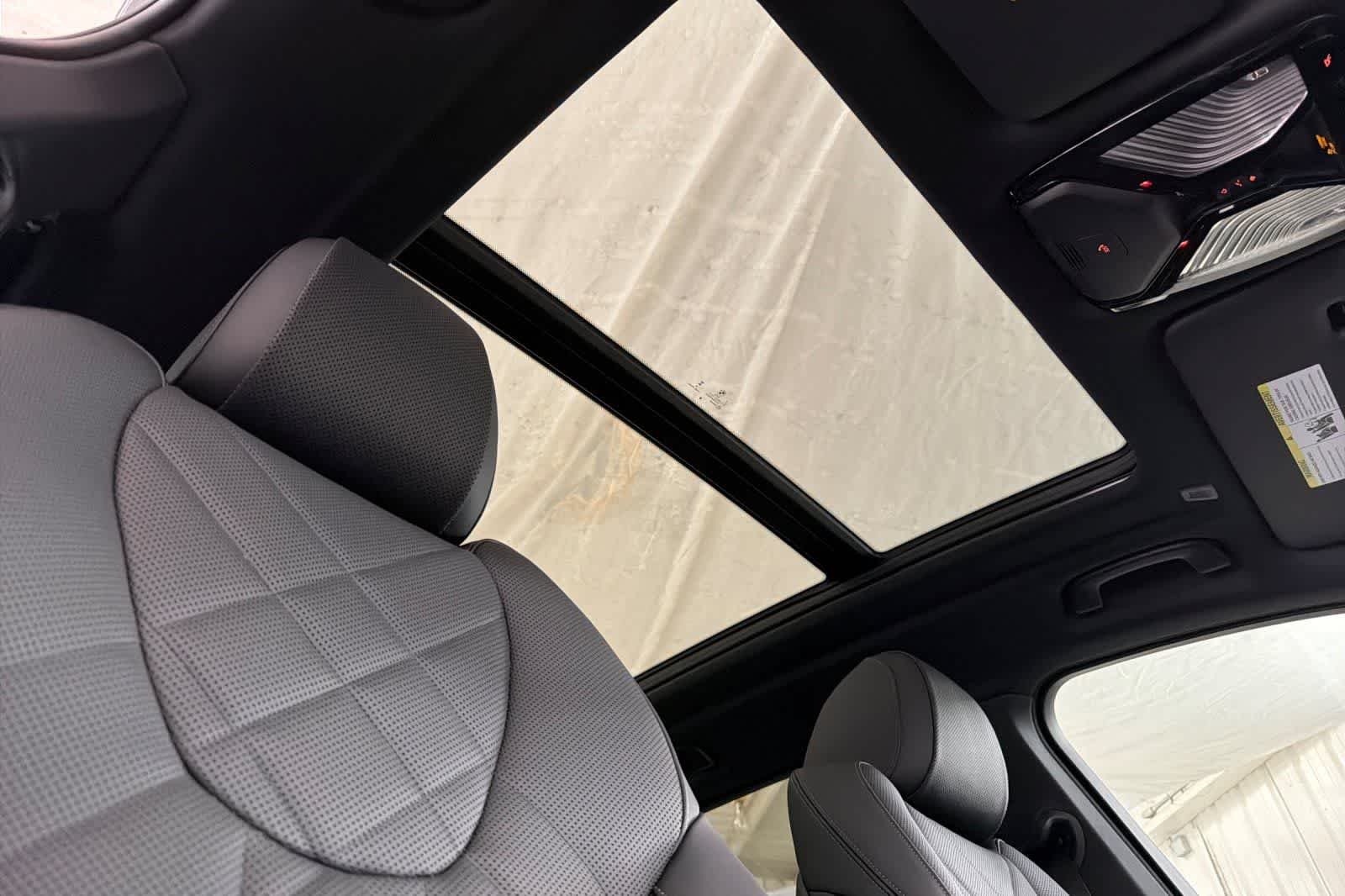 New 2026 Dravit Grey Metallic BMW xDrive50e image 17