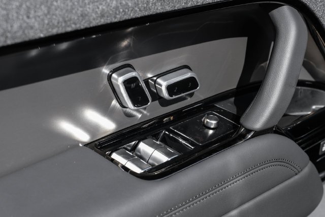 New 2027 Charente Grey Land Rover SE image 45