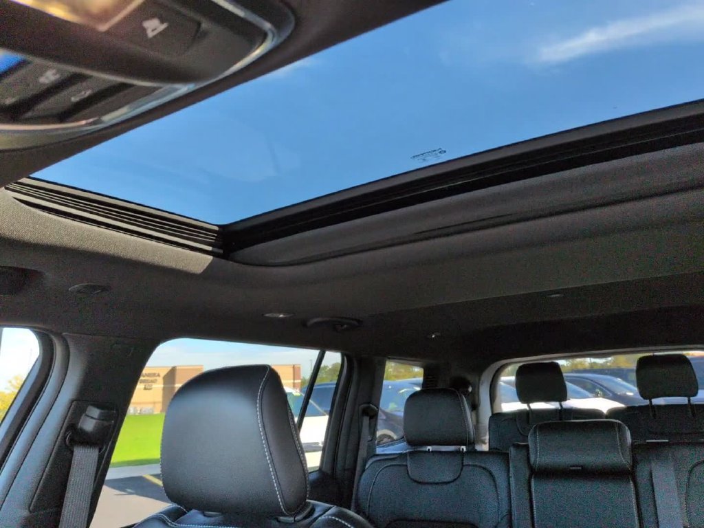 New 2027 White Jeep Laredo Altitude image 27