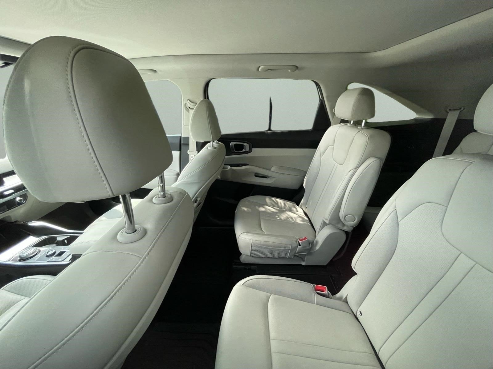 Used 2025 Snow White Pearl Kia EX image 24