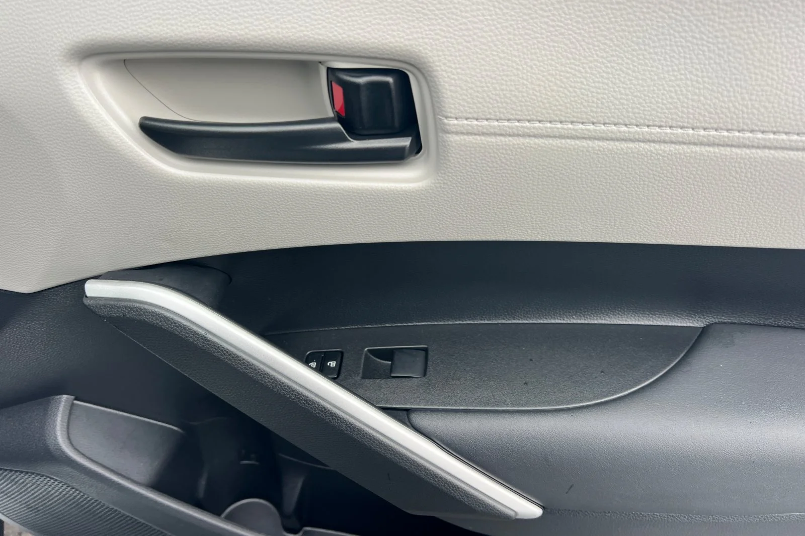 Certified Used 2026 Wind Chill Pearl Toyota L image 18