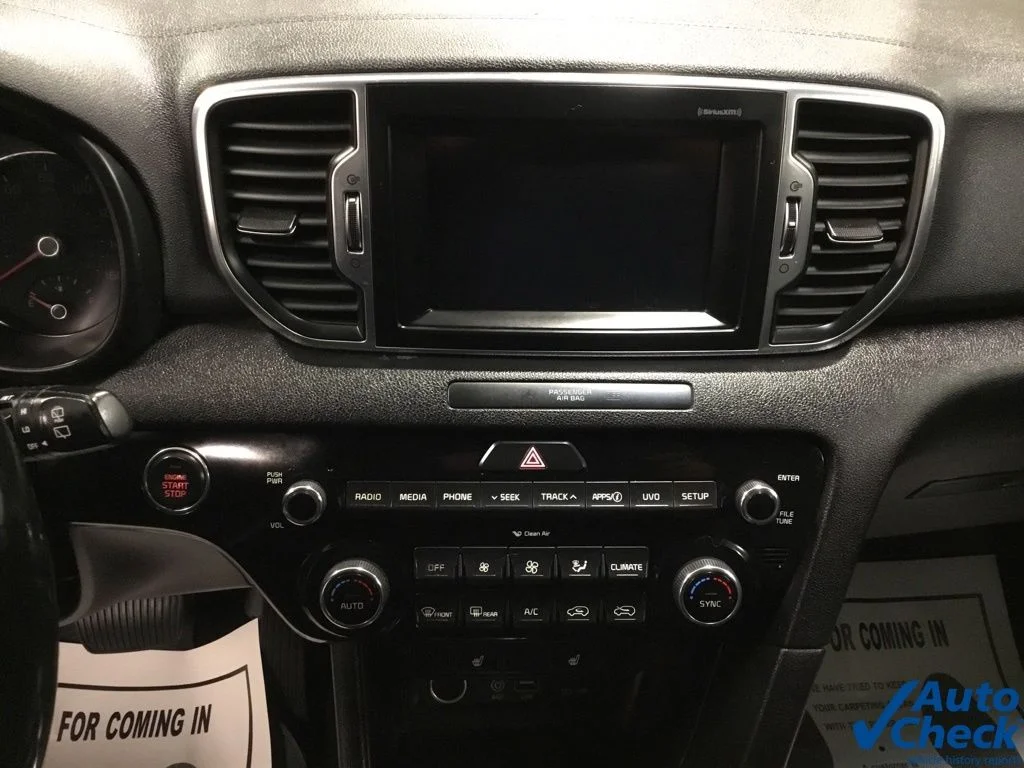 Used 2018 White Kia EX image 47
