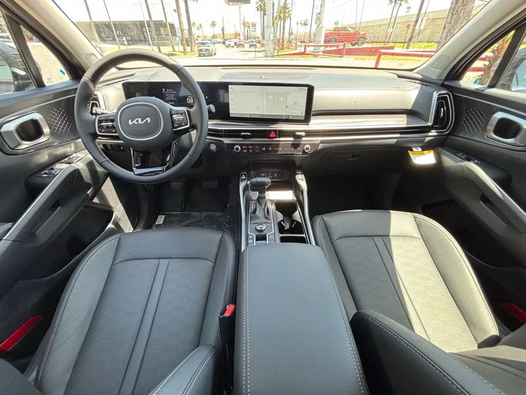 2025 Kia Sorento S - Photo 12