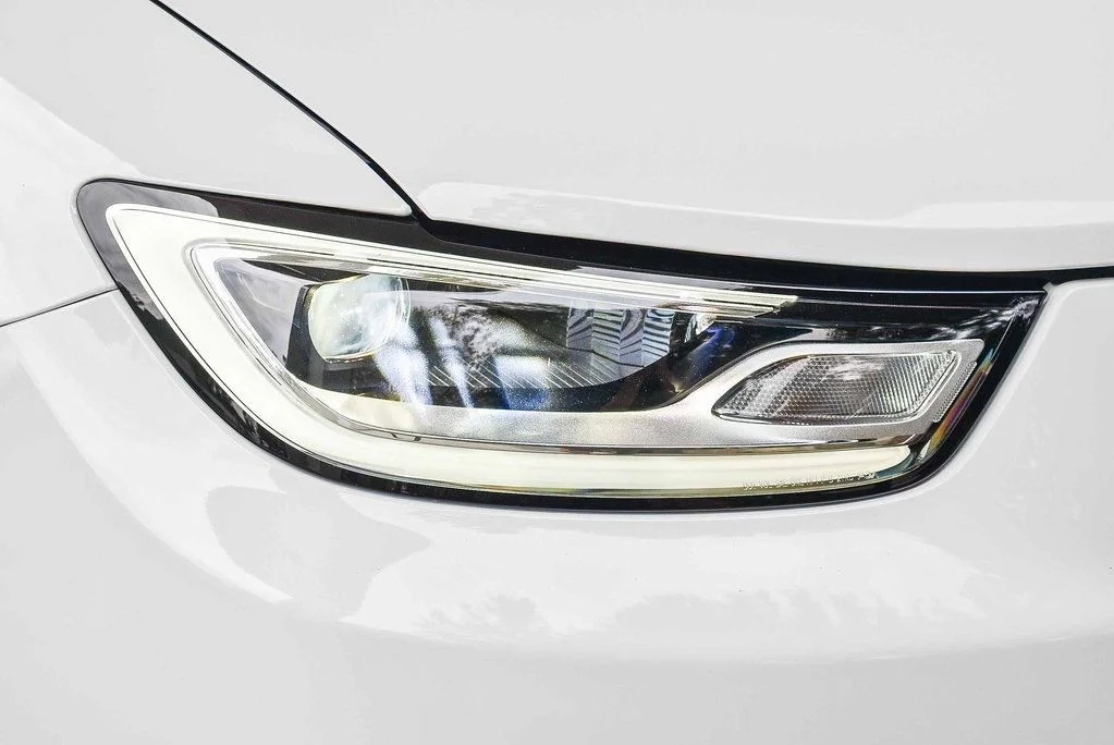 New 2026 Bright White Clear-Coat Exterior Paint Chrysler Pinnacle image 8