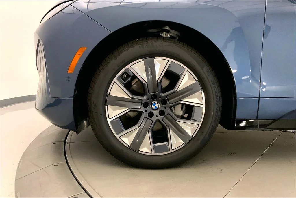 2026 BMW iX 45 - Photo 8